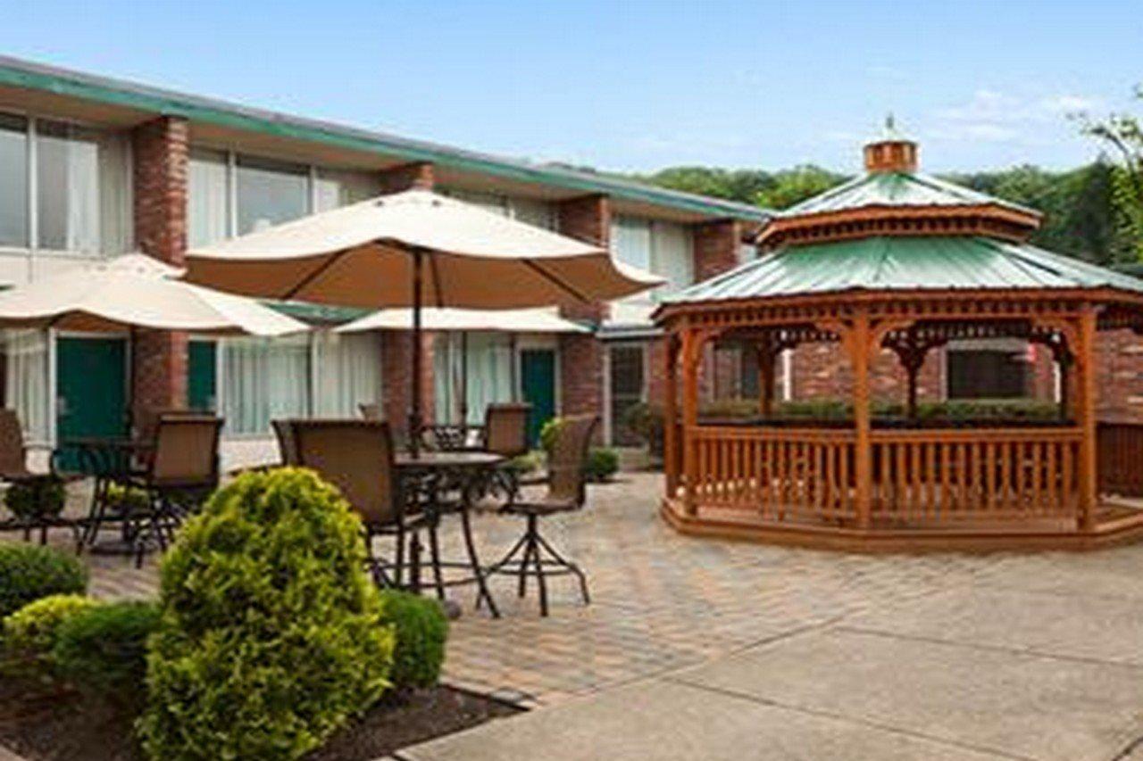 Days Inn By Wyndham Butler Conference Center Exterior foto